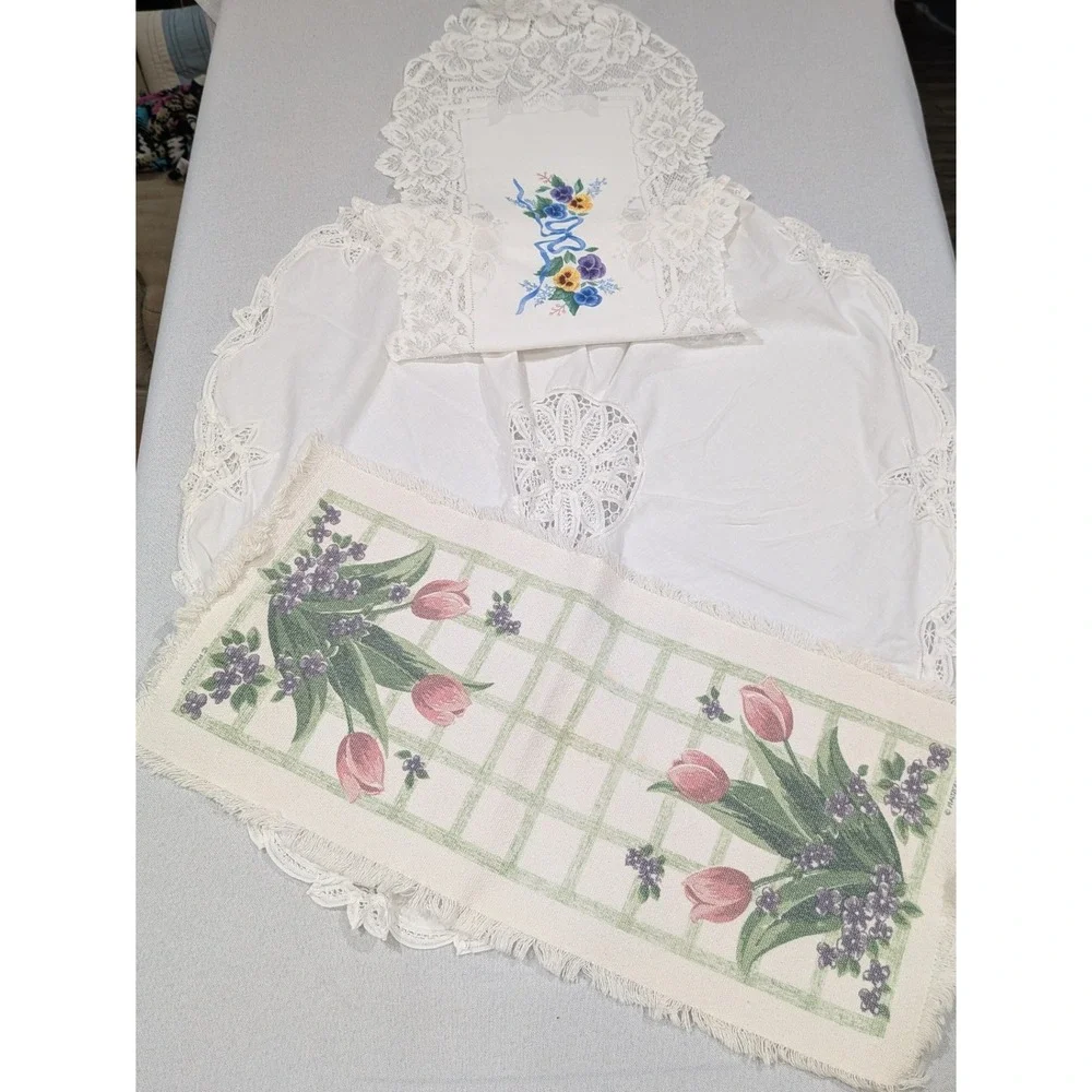 Pfaltzgraff Table Runners Round Lace Tablecloth Set 3pc White Floral  Excellent